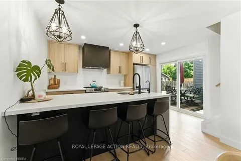 37 Barnes Avenue, ON N3R 4Y9