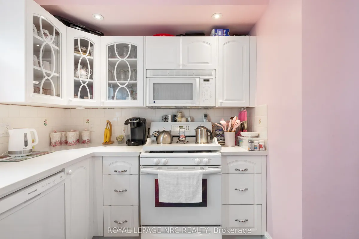 11 CLEVELAND Street, ON L2V 3K3