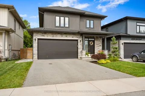 4 Olde School Court, ON L2N 0B1