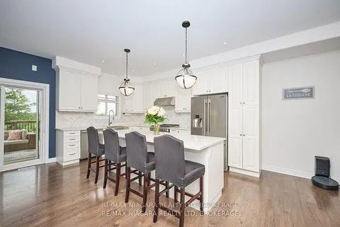 5703 Osprey Avenue, ON L2H 0M2