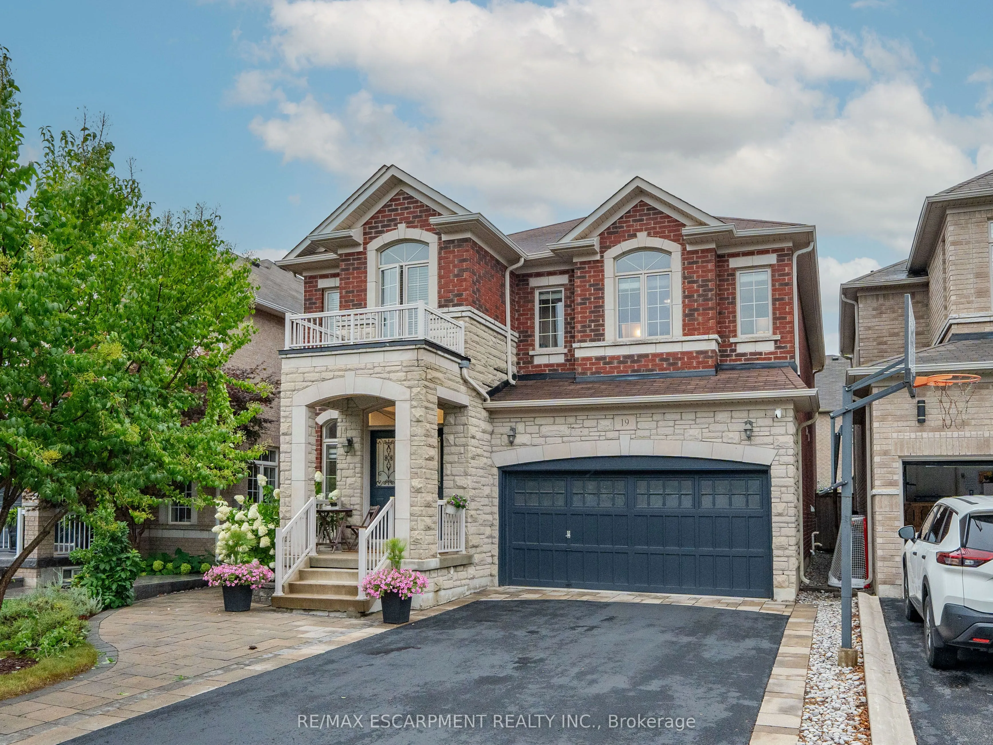 19 McKnight Avenue, ON L8B 0R5