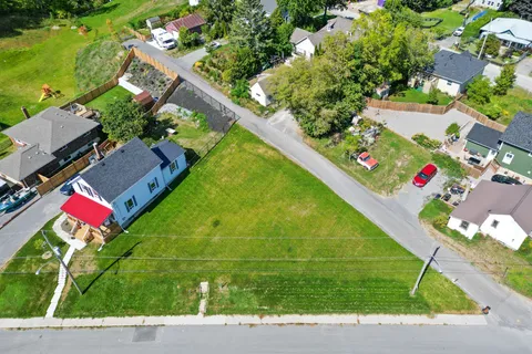 14 Alexander Street, ON L1A 1B2