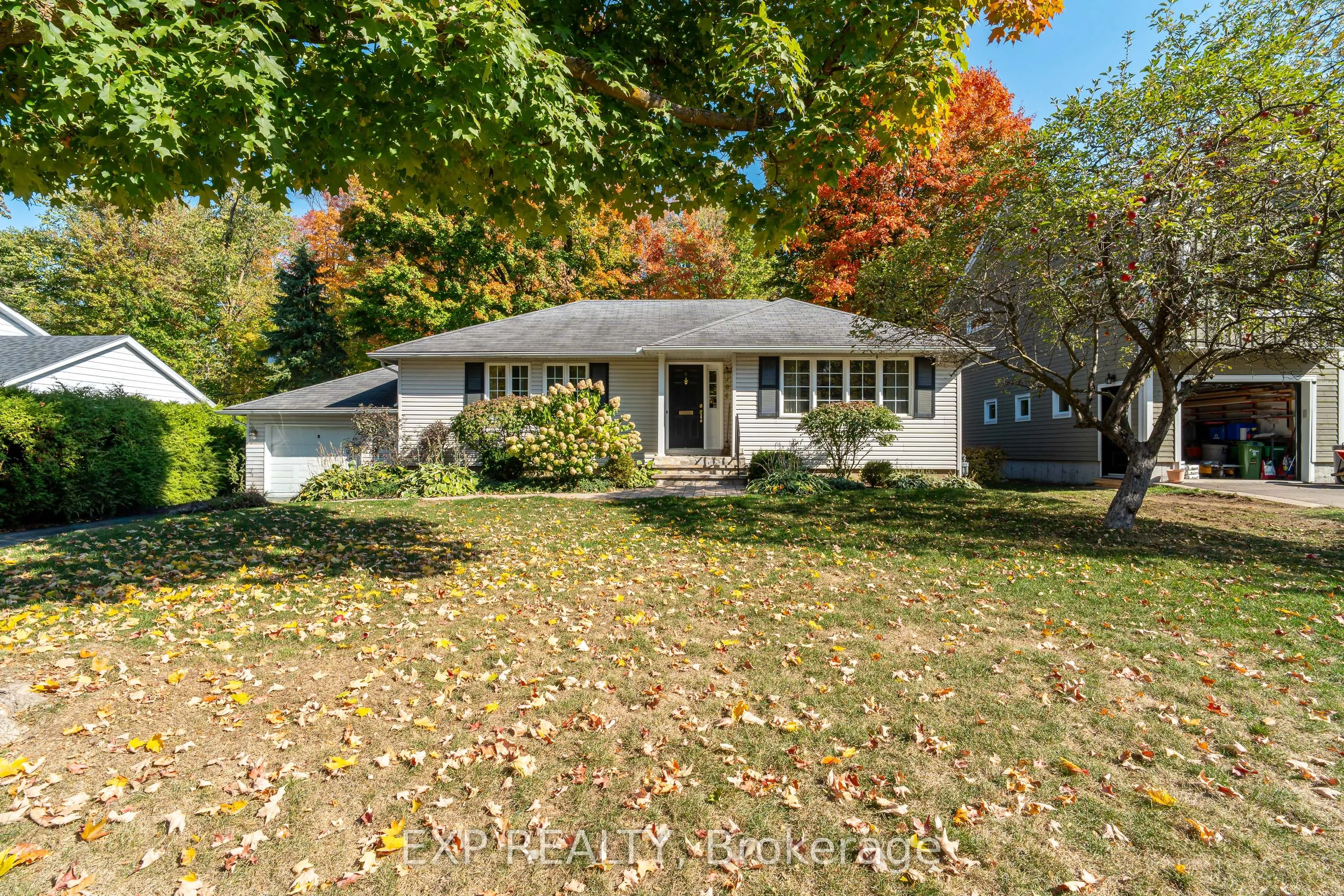 504 Thessaly Circle, ON K1H 5W5