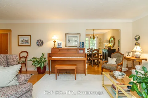 504 Thessaly Circle, ON K1H 5W5