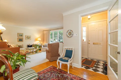 504 Thessaly Circle, ON K1H 5W5