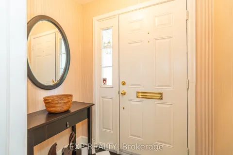 504 Thessaly Circle, ON K1H 5W5