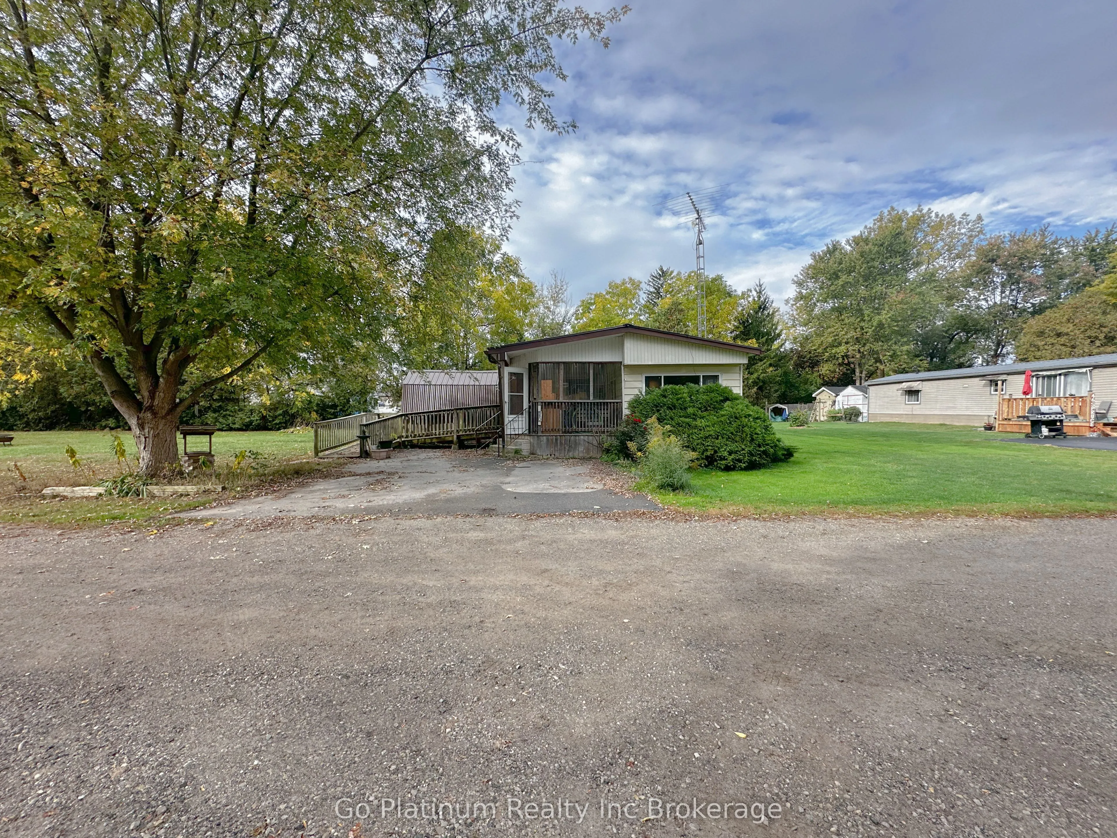 15 (45 Spruce Lane) Oak Lane, ON N0L 1C0