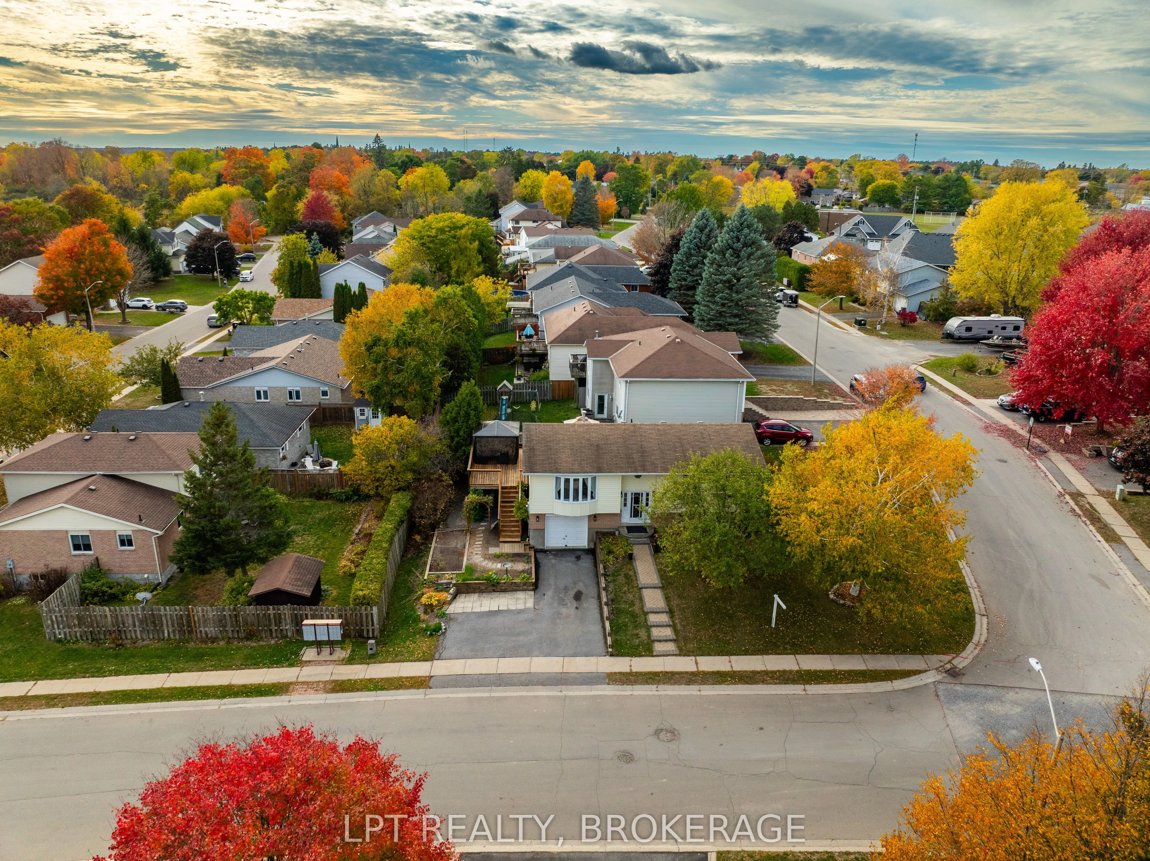 697 Macdonald Drive, ON K7G 3C4