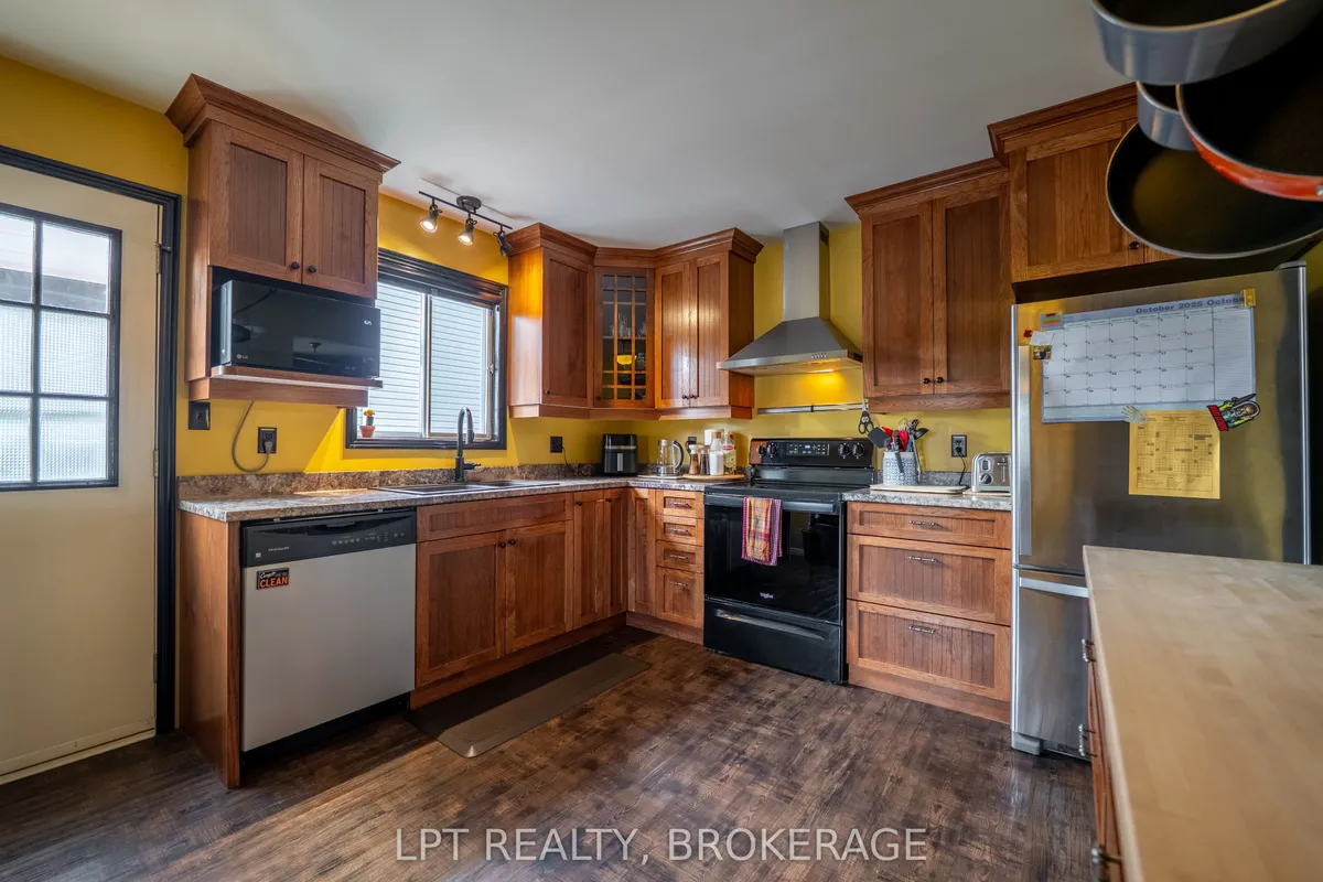 697 Macdonald Drive, ON K7G 3C4