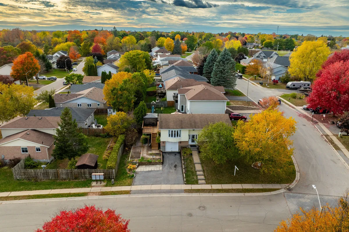 697 Macdonald Drive, ON K7G 3C4