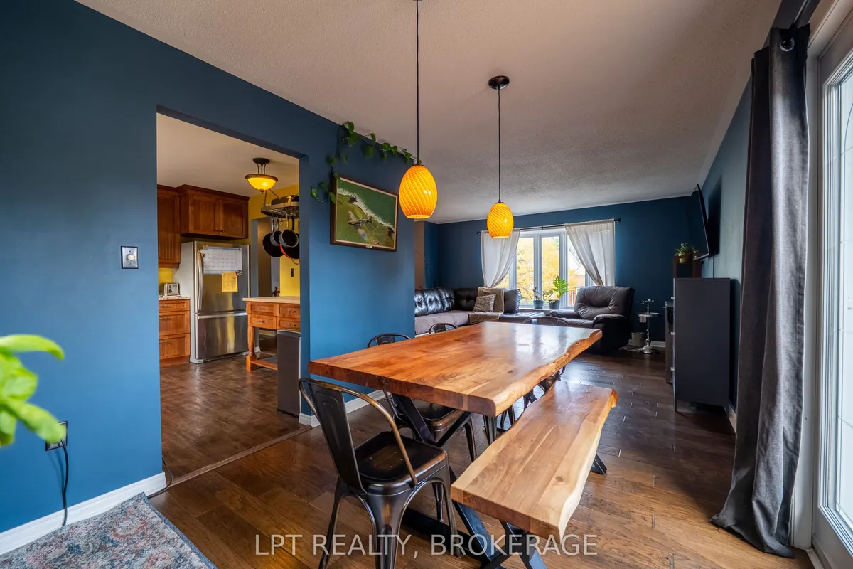 697 Macdonald Drive, ON K7G 3C4