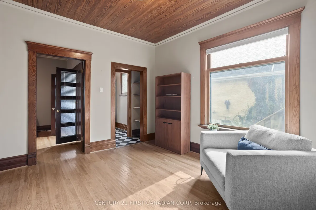 16 Woodward Avenue, ON N6H 2G7