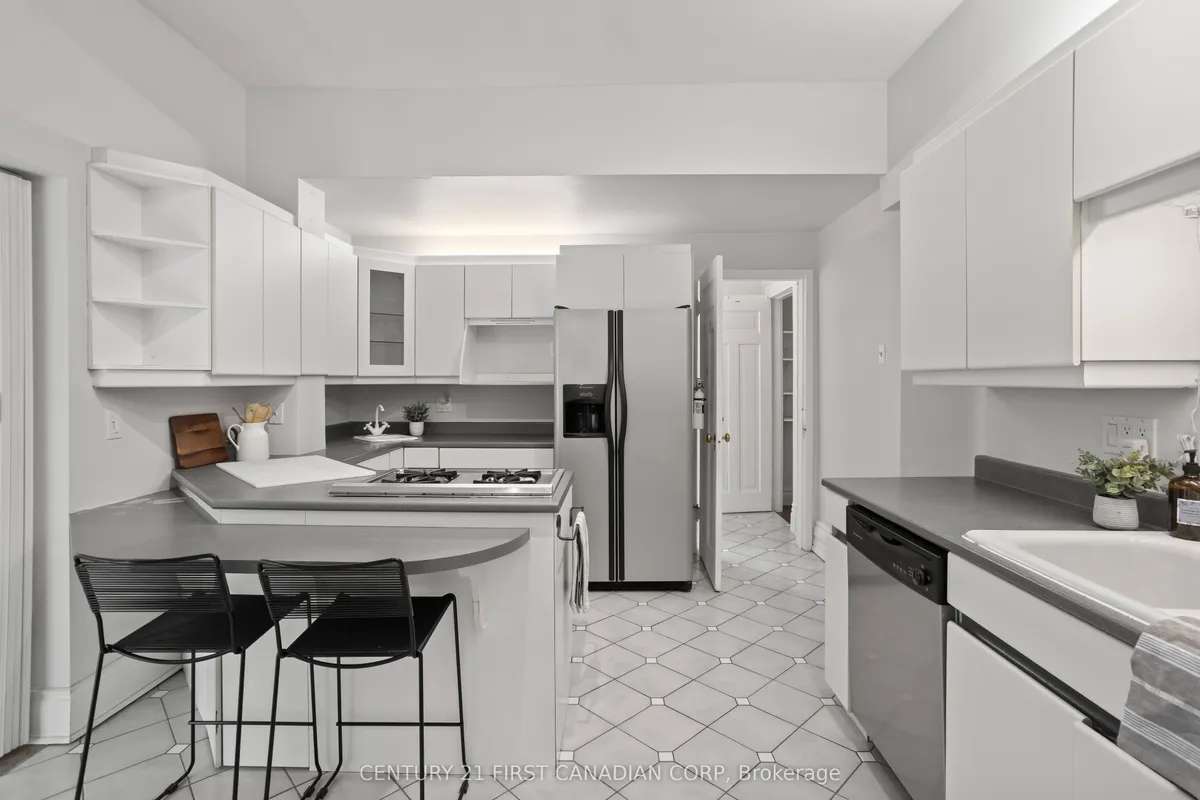 16 Woodward Avenue, ON N6H 2G7