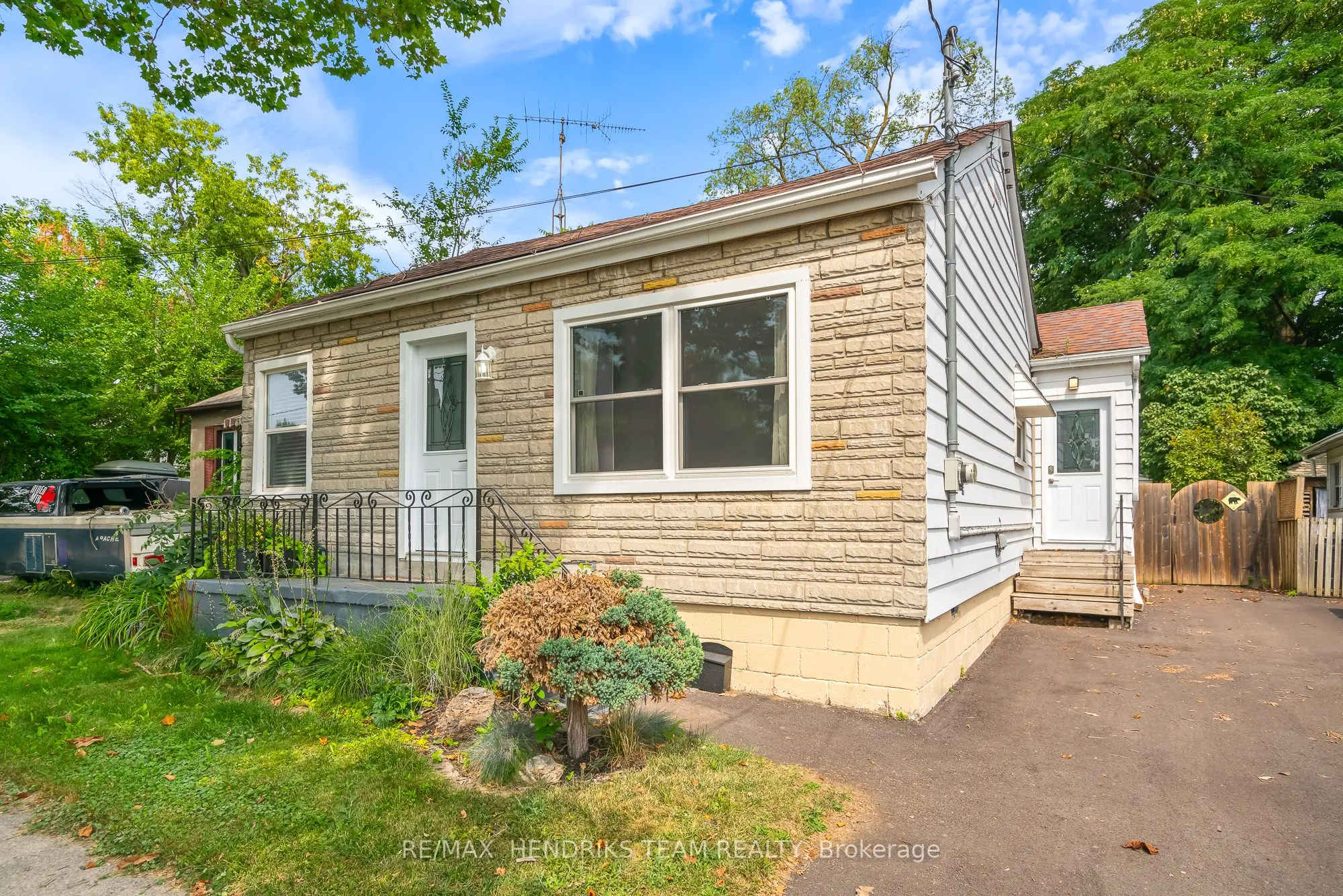 7 Elmwood Avenue, ON L2R 2T5