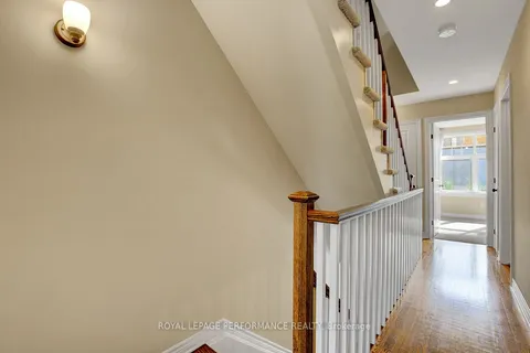 318 Iona Street, ON K1Z 7B9