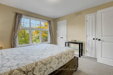 318 Iona Street, ON K1Z 7B9