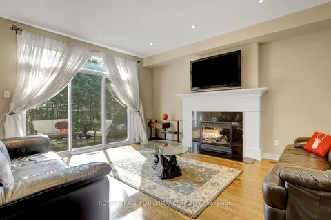 318 Iona Street, ON K1Z 7B9