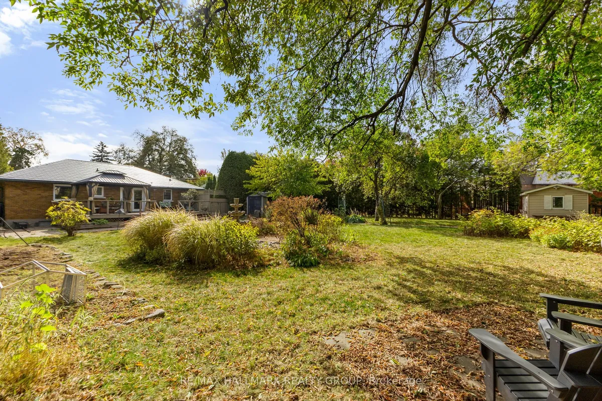 18 Kerry Crescent, ON K2E 5V6