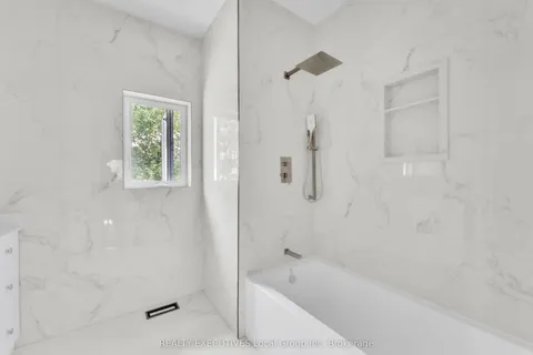 29 Shallot Crescent, ON P1A 3V7