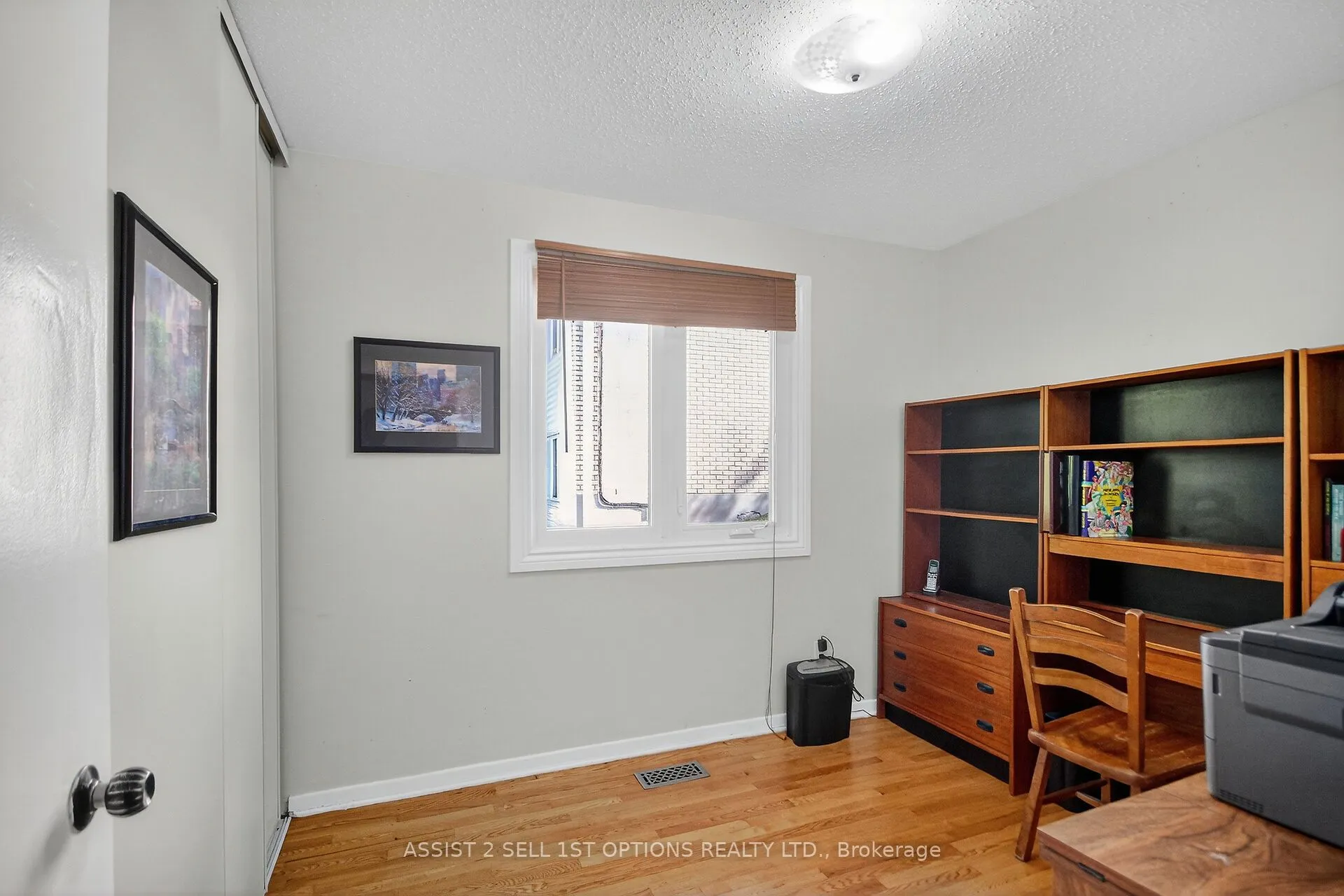 24 Barnes Crescent, ON K2H 7C2