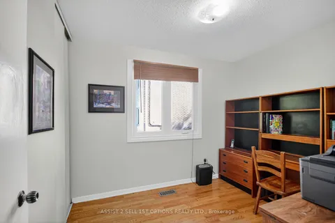 24 Barnes Crescent, ON K2H 7C2