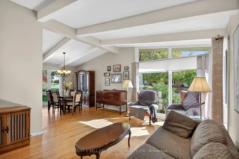 24 Barnes Crescent, ON K2H 7C2