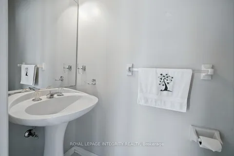 17 Columbus Avenue, ON K1K 1R2