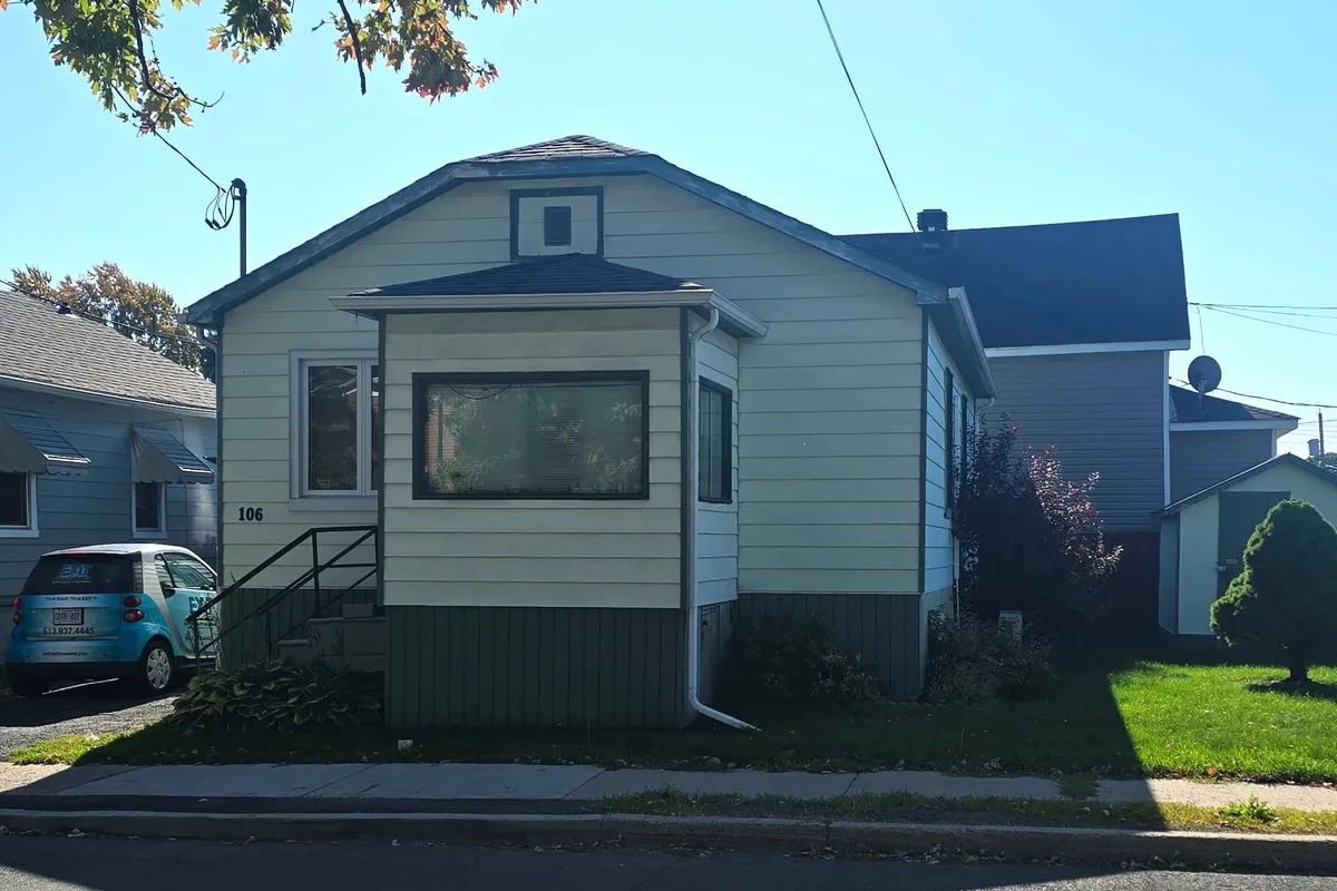 106 6th Street, ON K6J 2W4
