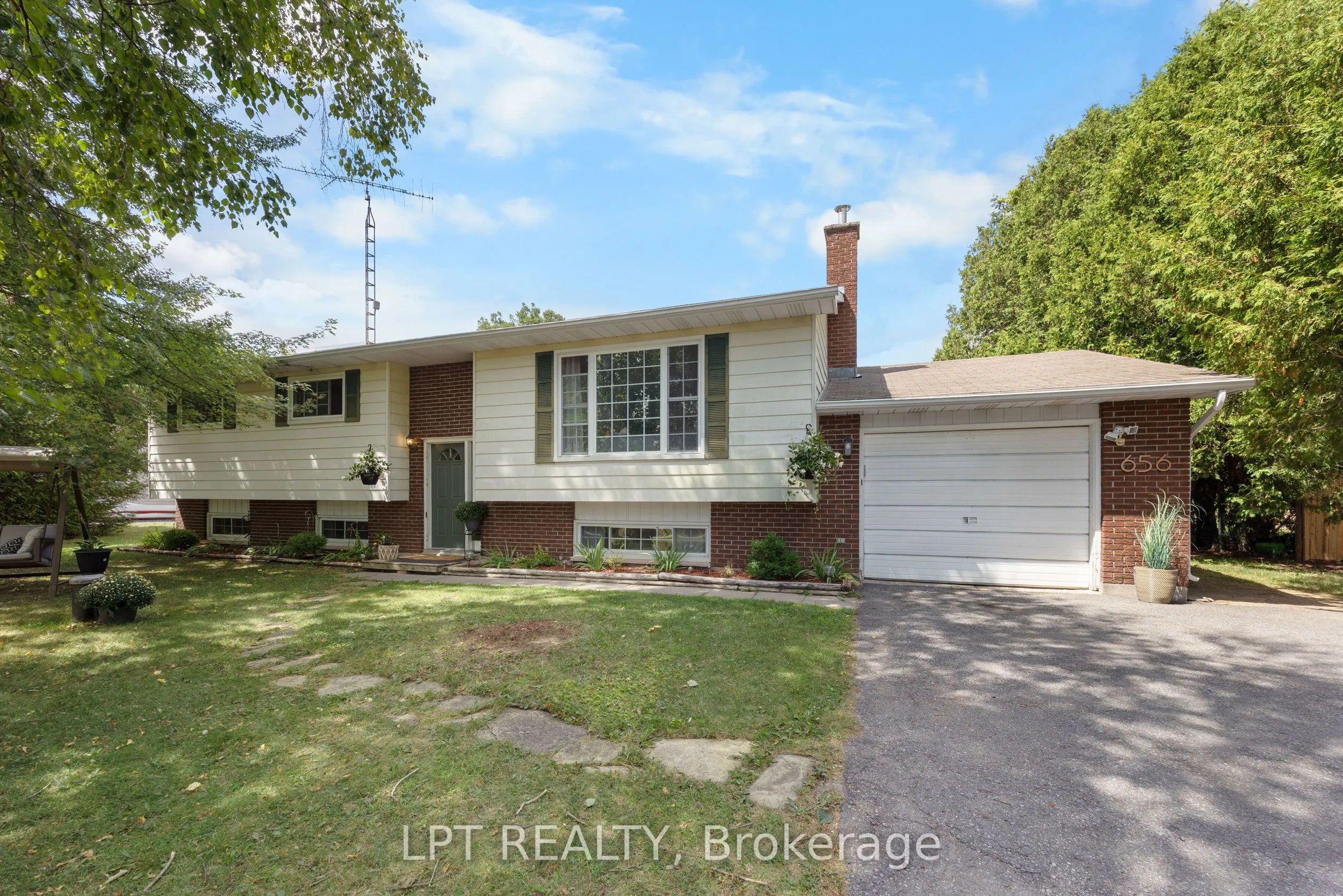 656 Kitley 3 Line, ON K0G 1G0