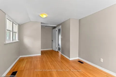 119 7th Street, ON N4N 1G3