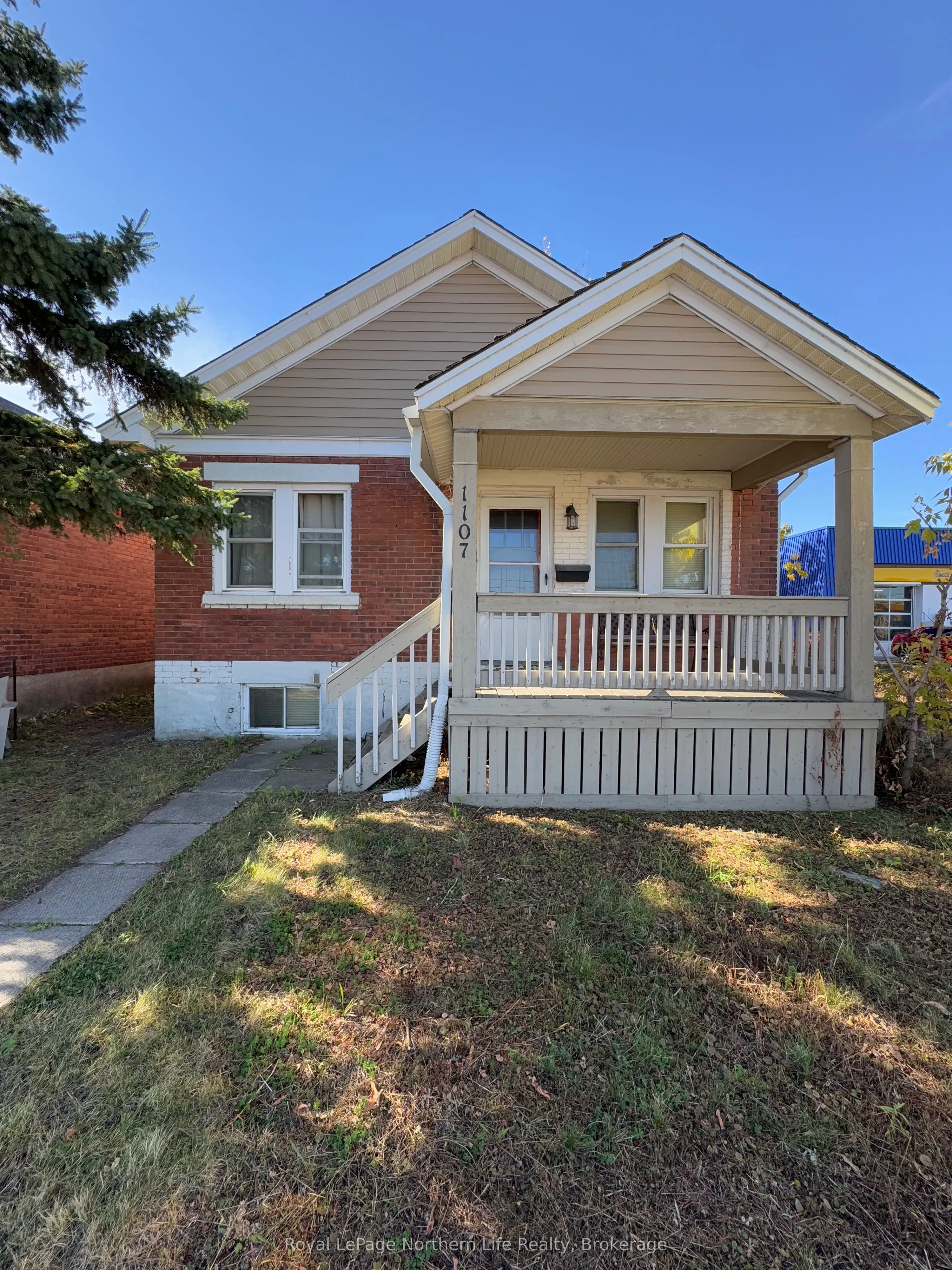 1107 Algonquin Avenue, ON P1B 4Y1