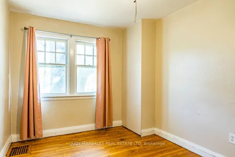 132 Tope Crescent, ON L8S 1M7