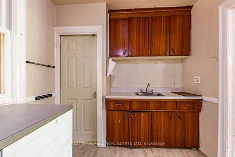 132 Tope Crescent, ON L8S 1M7