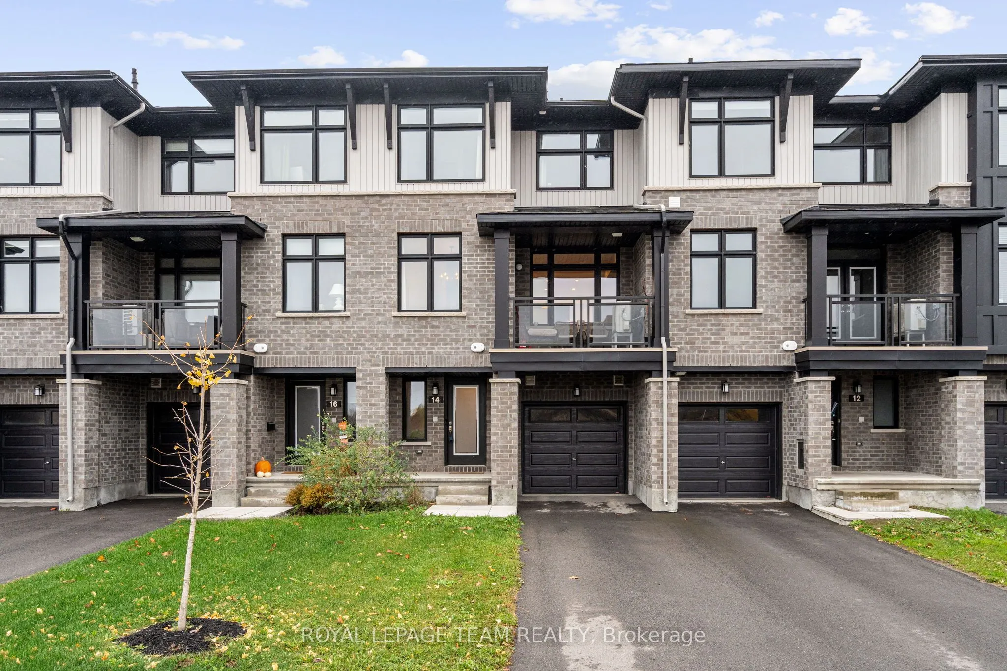 14 Verglas Lane, ON K1W 0P5