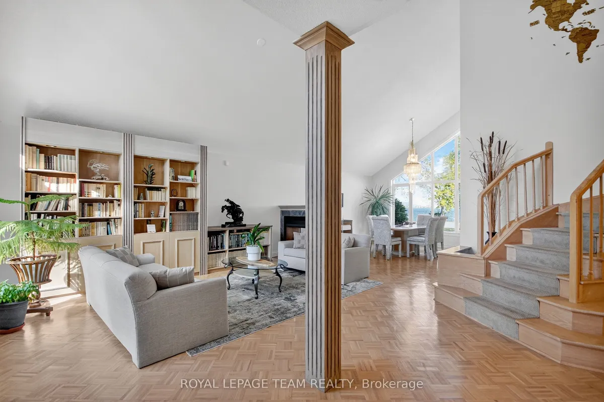 259 GRANDVIEW Road, ON K2H 8B9