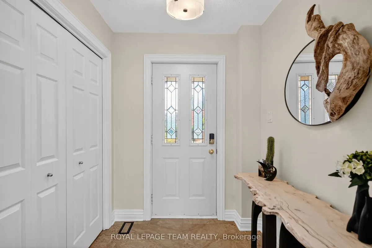 259 GRANDVIEW Road, ON K2H 8B9