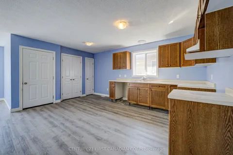 212 Ewart Street, ON N7G 4G6