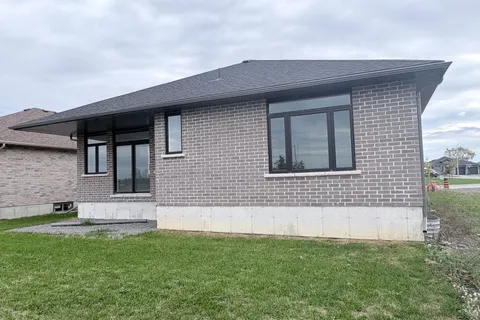 27 Sulmon Street, ON K8N 0S5