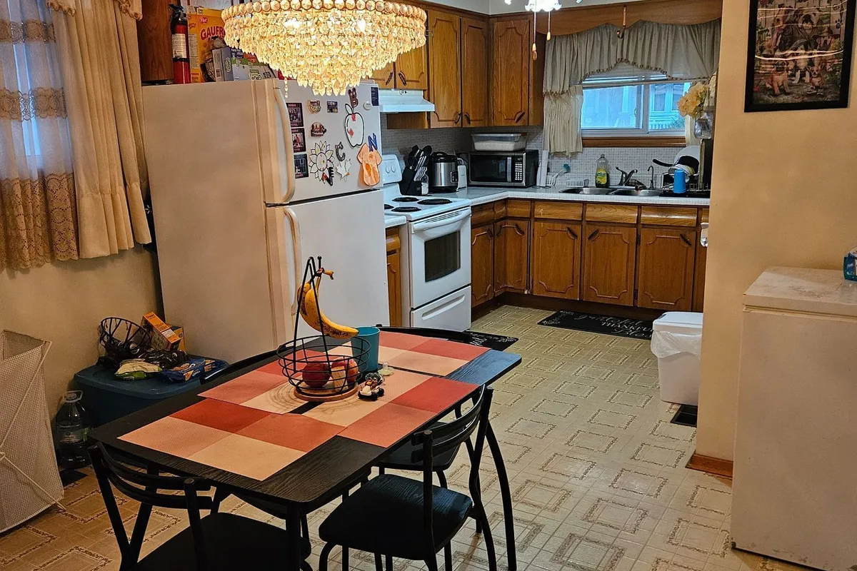 197 Craigroyston Road, ON L8K 3K2