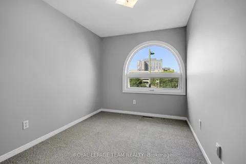 89 Thornbury Crescent, ON K2G 6C4