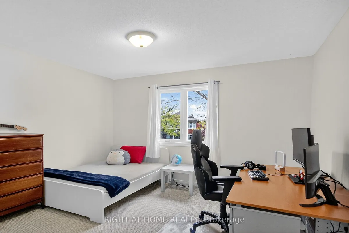 150 Abaca Way, ON K2S 2C2