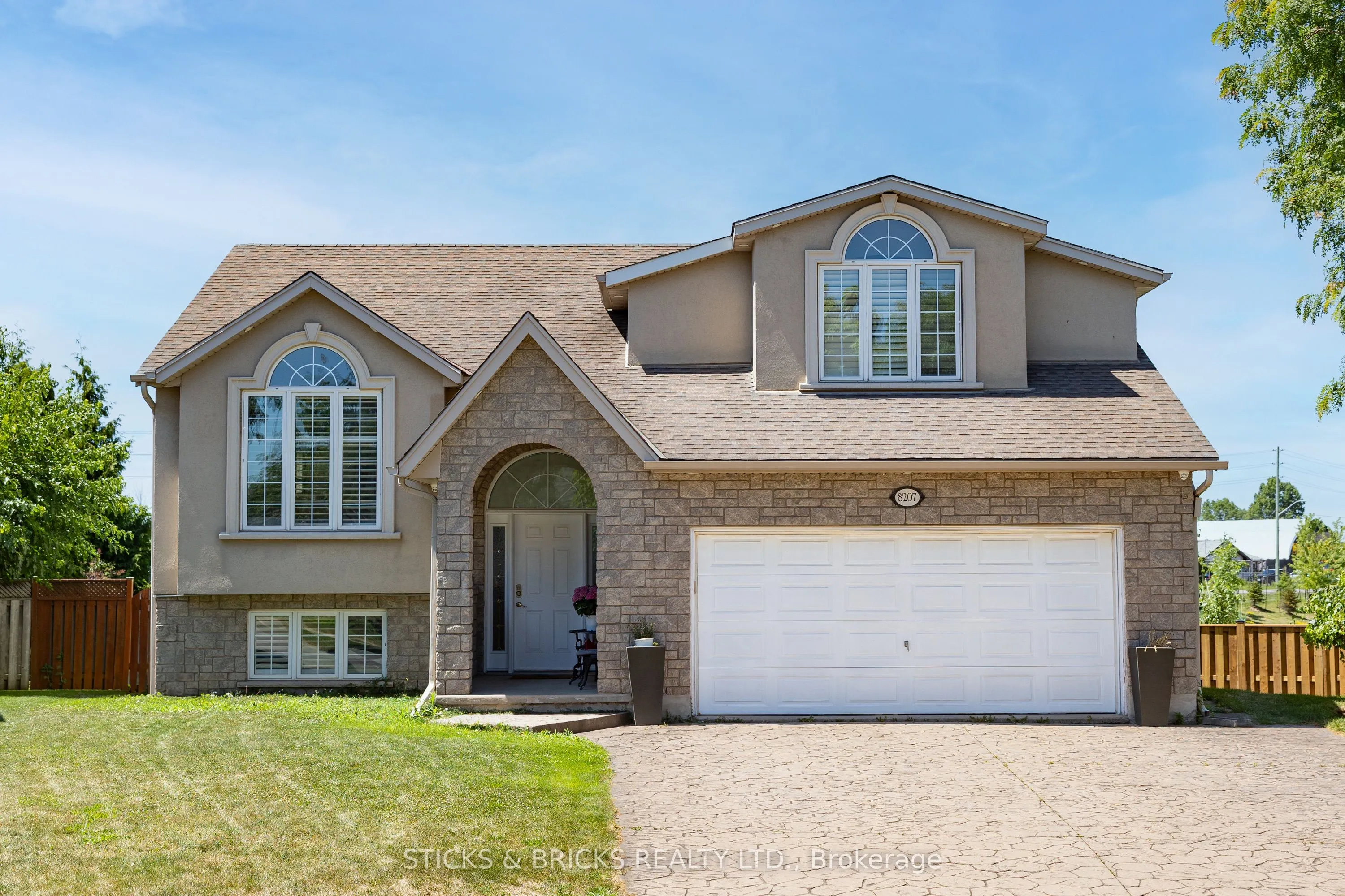 8207 Beaver Glen Drive, ON L2H 3K5