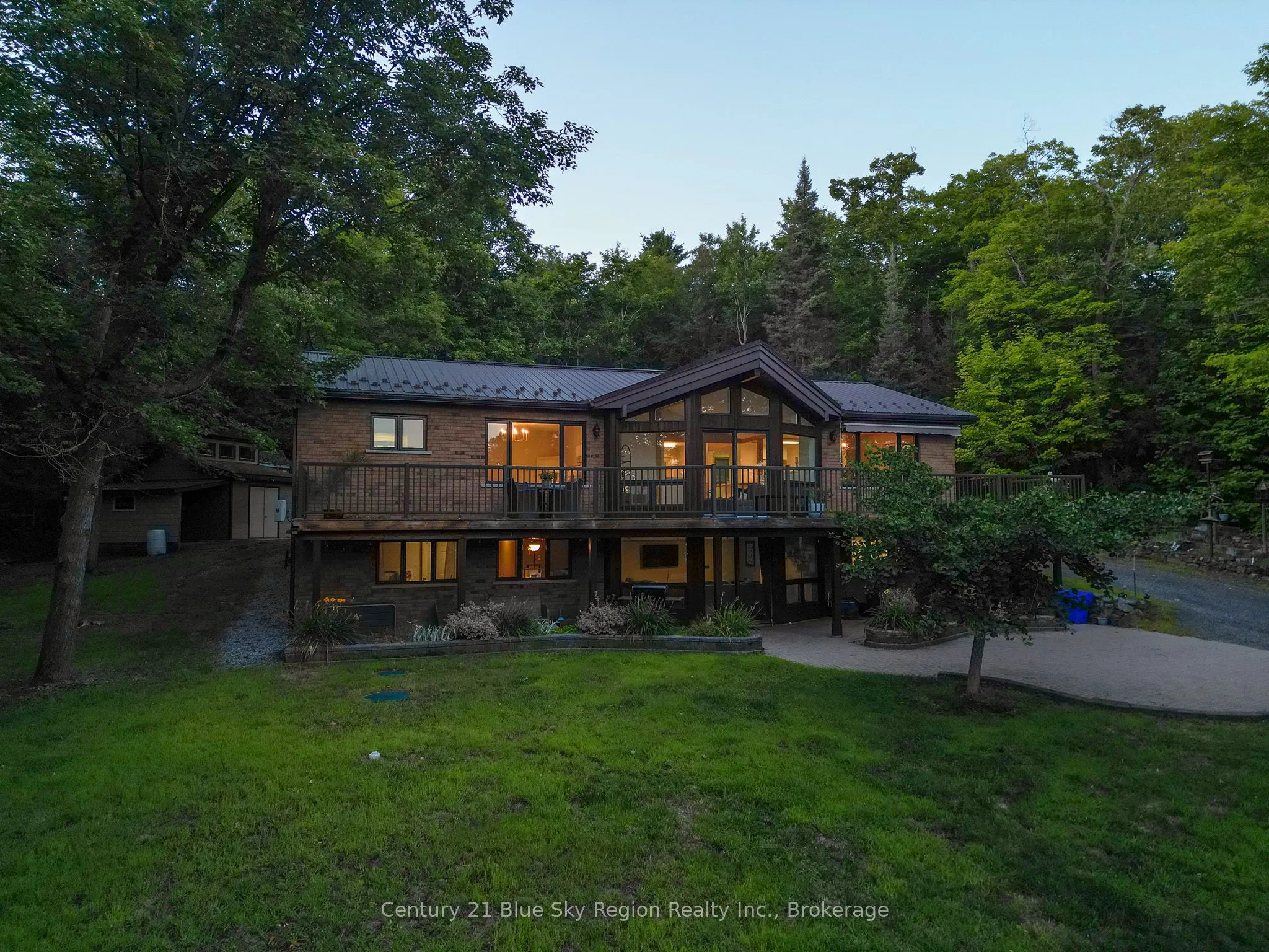 708 Anita Avenue, ON P1B 8G4