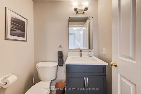 528 Chesapeake Crescent, ON N2K 4G1