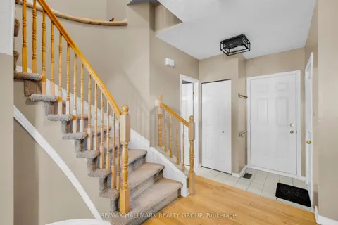 104 Banchory Crescent, ON K2K 2V2