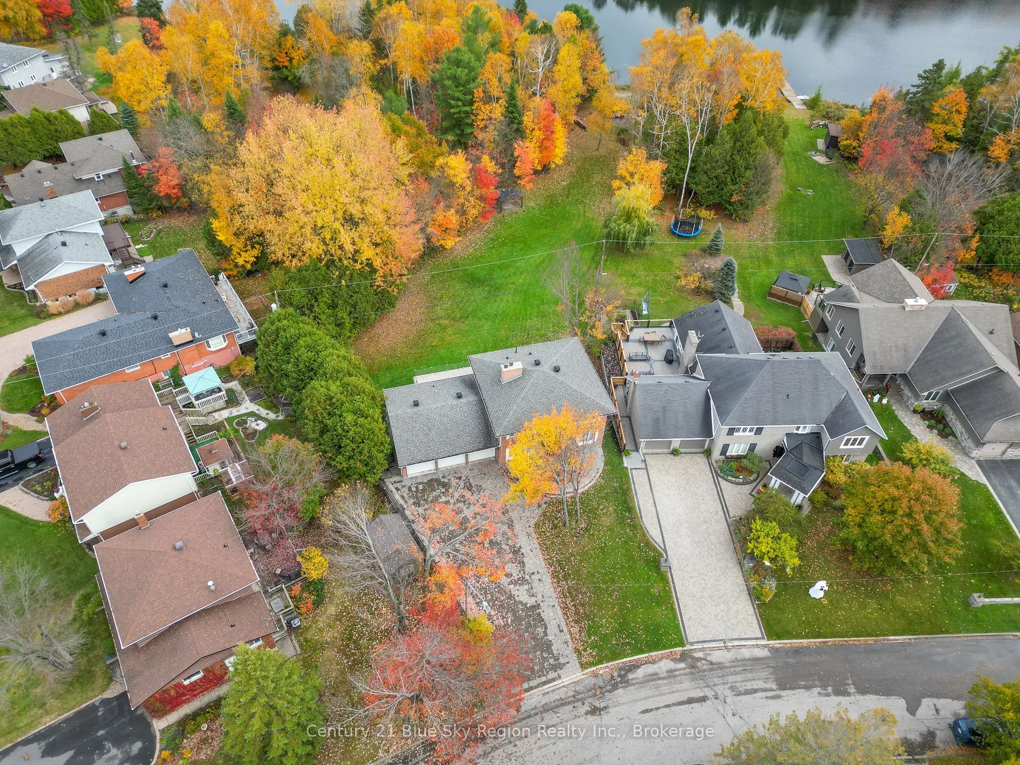 614 Guinevere Court, ON P1A 3N9