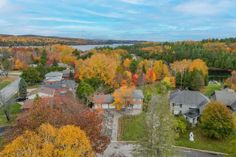 614 Guinevere Court, ON P1A 3N9