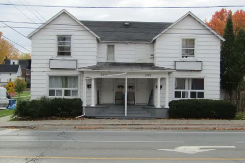 240-242 Second Street, ON K6H 1Y7