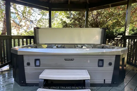 12 VICTORIA Street, ON N7A 2R5