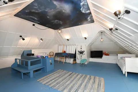 12 VICTORIA Street, ON N7A 2R5